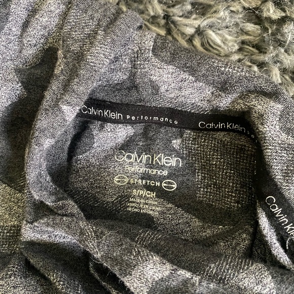 Calvin Klein Semi-Cropped Pullover - Picture 3 of 5